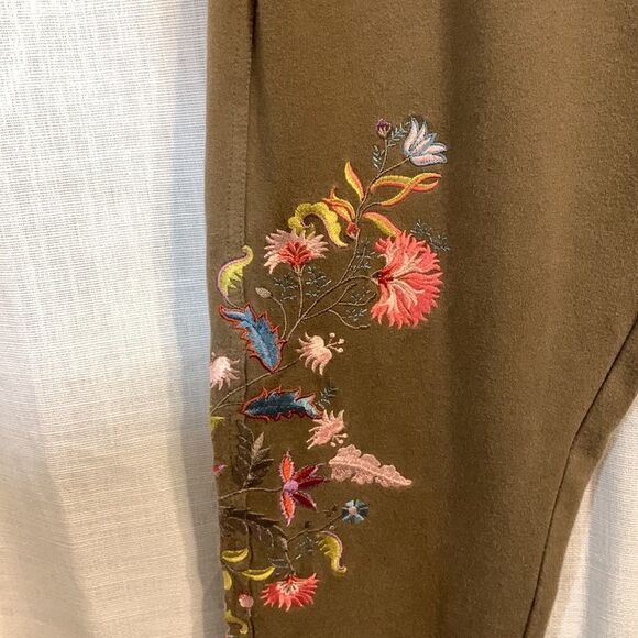 Matilda Jane Small Scouts Honor Pants with floral stitching on one leg - Picture 3 of 12